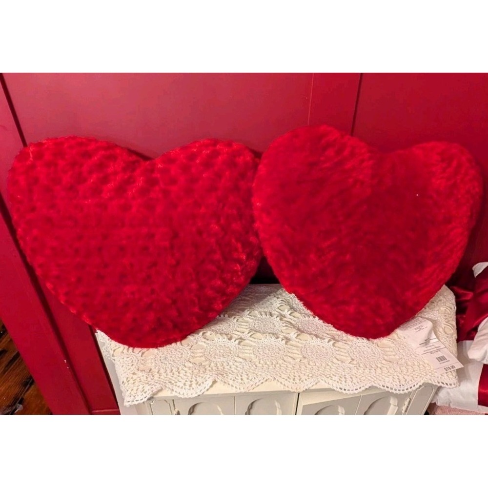 Set 2 Pier 1 Red Plush Heart Throw Pillows Valentine's Romantic Cottage Wedding